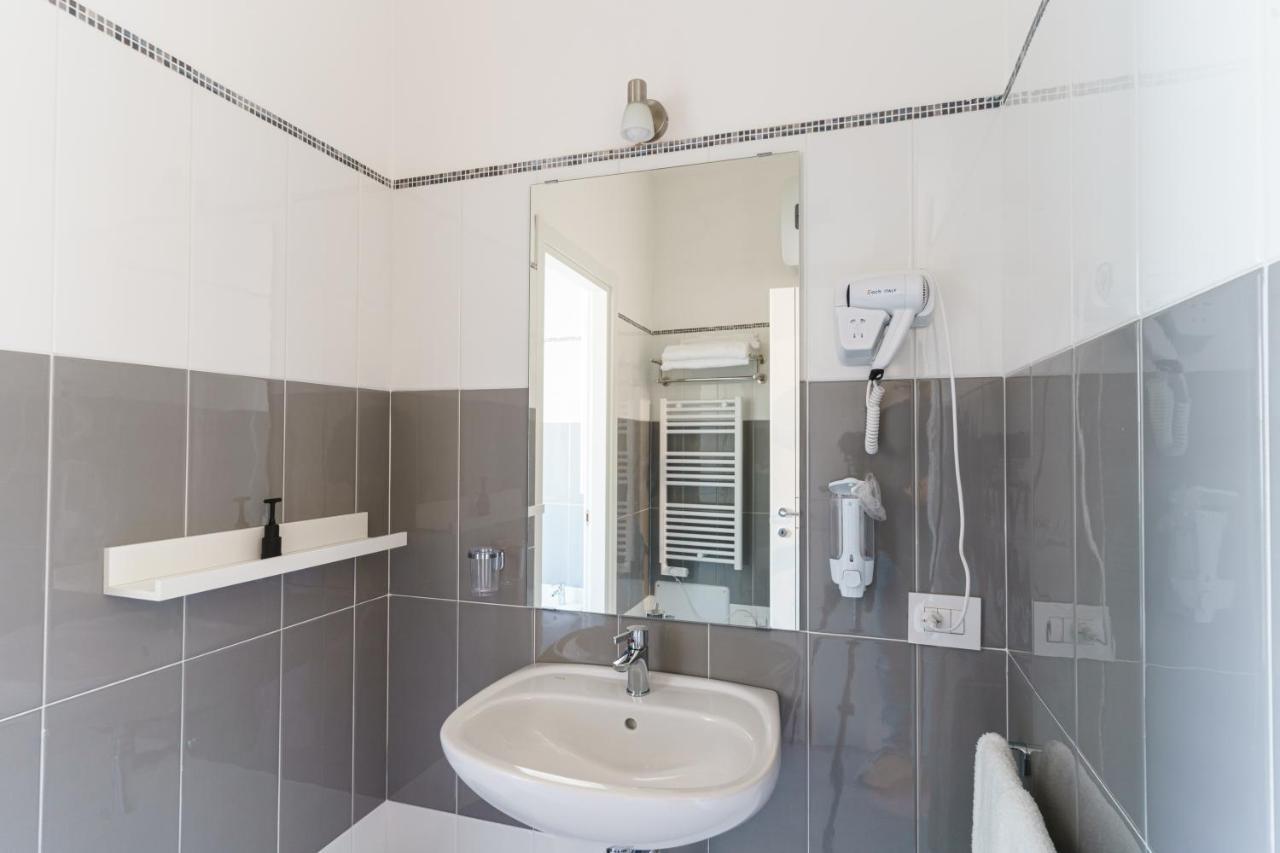 Aparthotel Le Marine Bisceglie Exterior photo